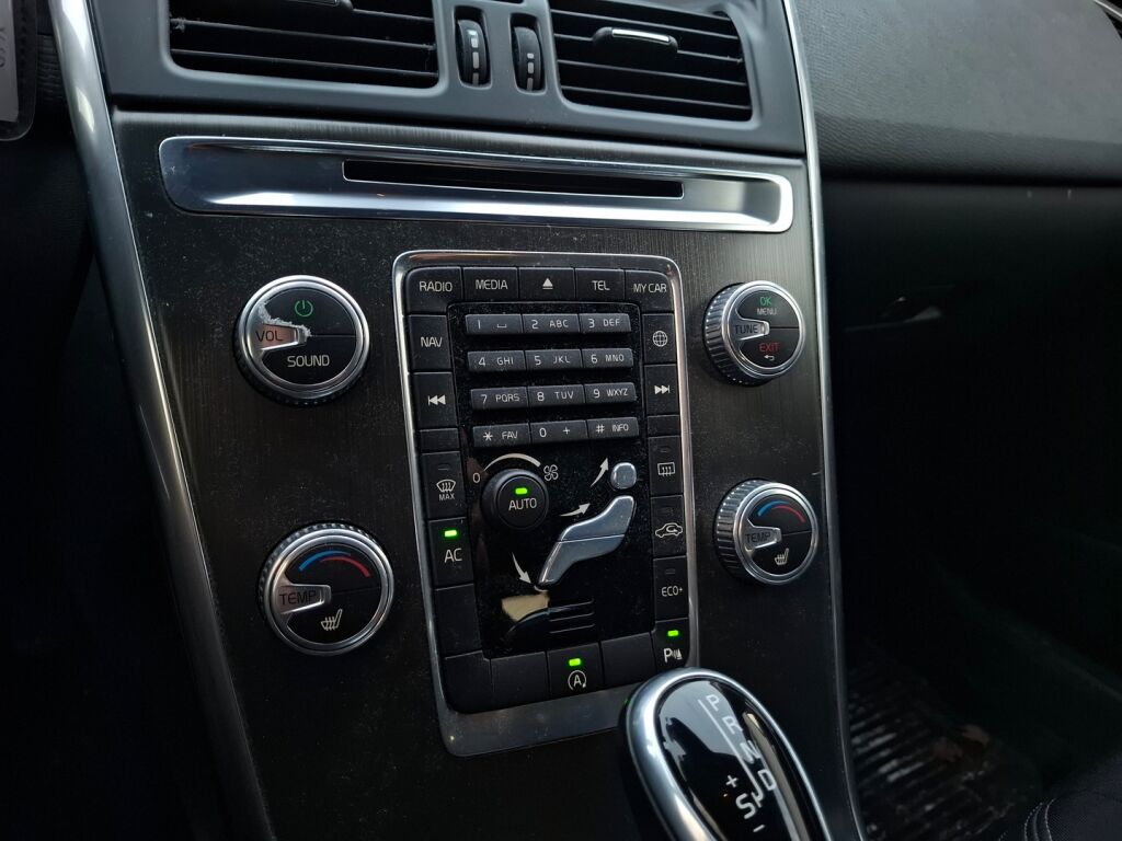 Volvo XC60 2015 Ruskea (beige)