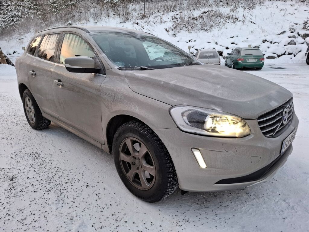 Volvo XC60 2015 Ruskea (beige)