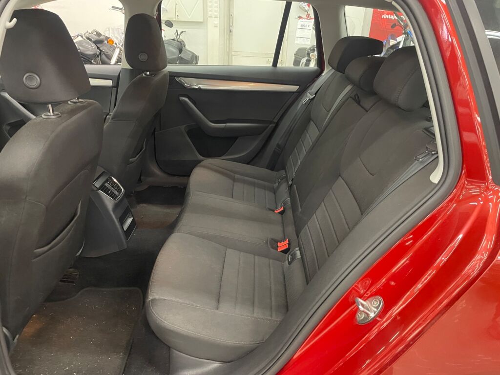 Skoda Octavia 2015 Punainen