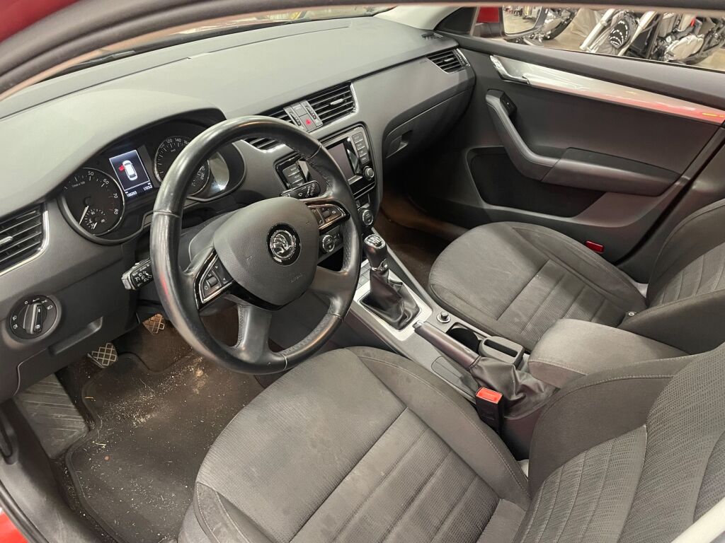 Skoda Octavia 2015 Punainen