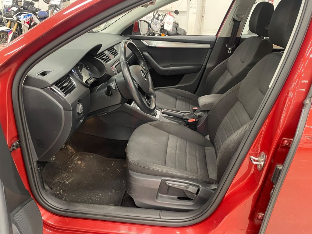 Skoda Octavia 2015 Punainen