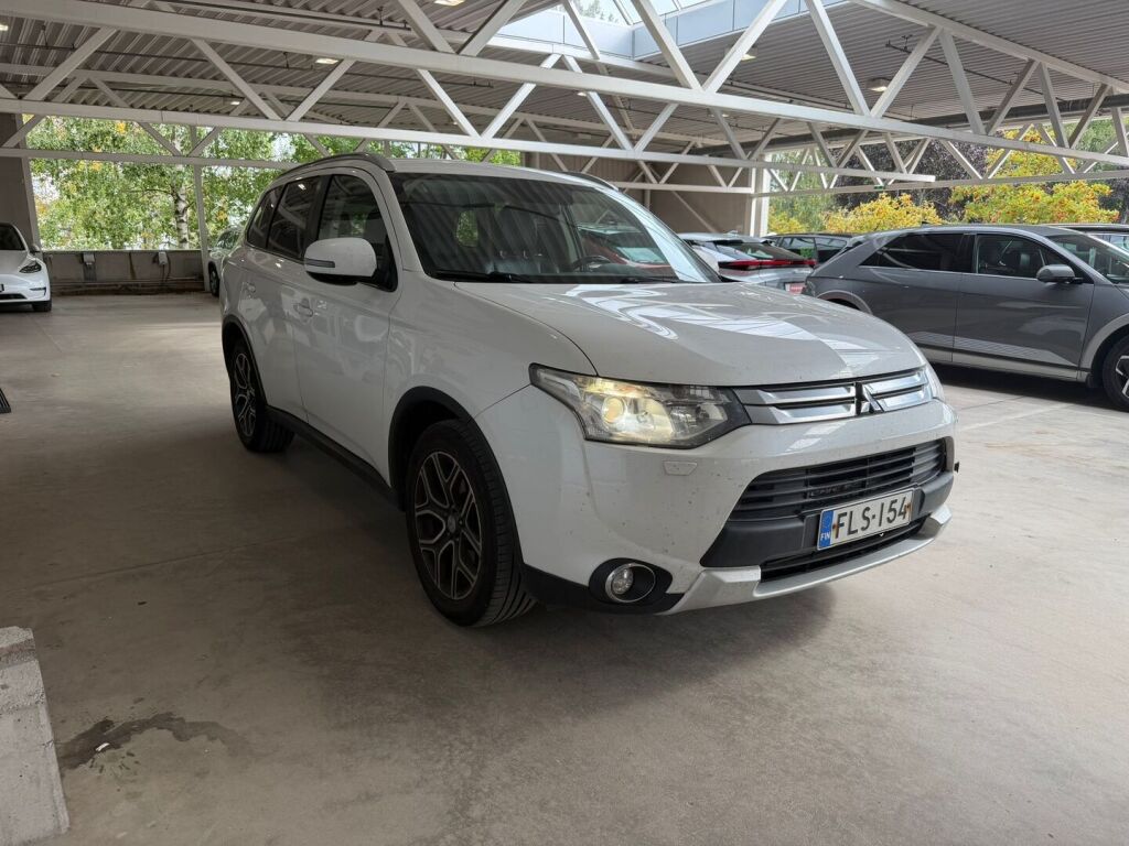 Mitsubishi Outlander 2015 Valkoinen