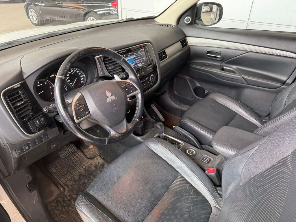 Mitsubishi Outlander 2015 Valkoinen