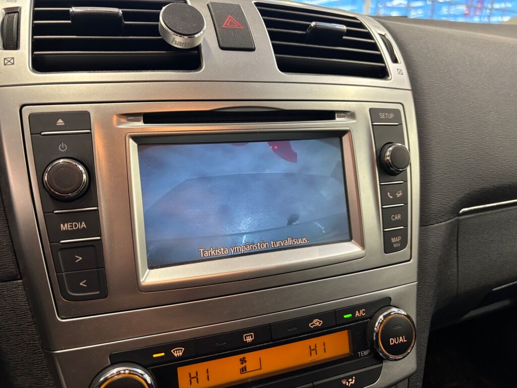 Toyota Avensis 2015 Ruskea (beige)