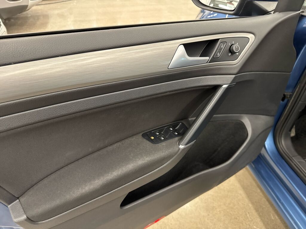 Volkswagen Golf 2015 Sininen