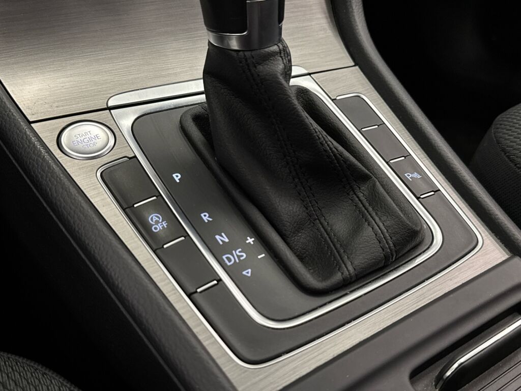 Volkswagen Golf 2015 Sininen