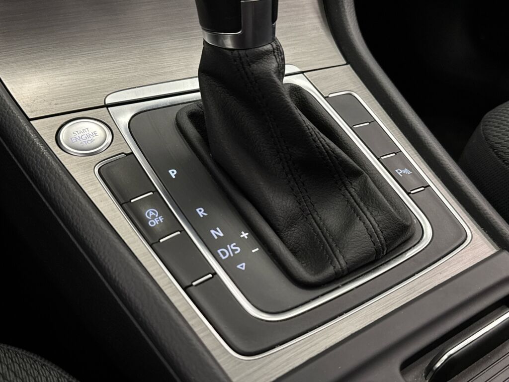 Volkswagen Golf 2015 Sininen