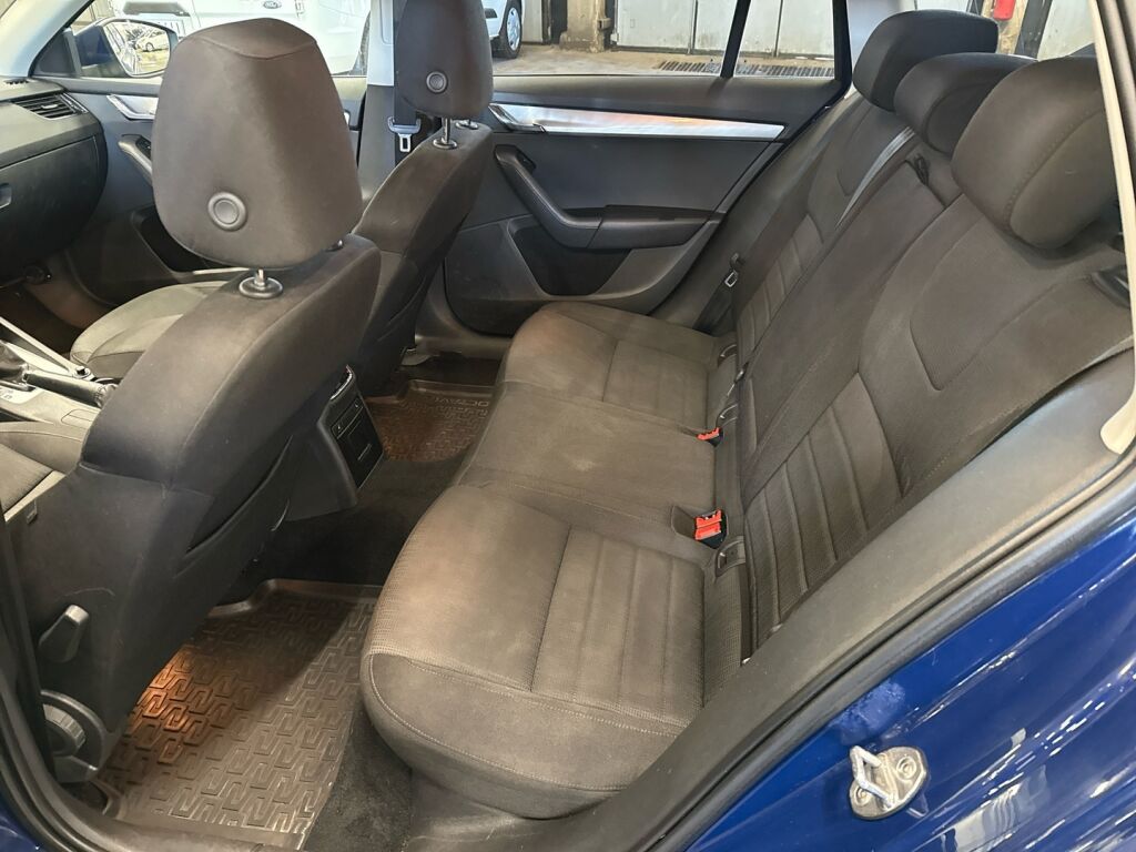 Skoda Octavia 2015 Sininen