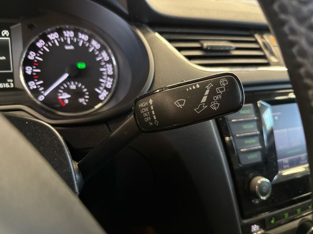 Skoda Octavia 2015 Sininen