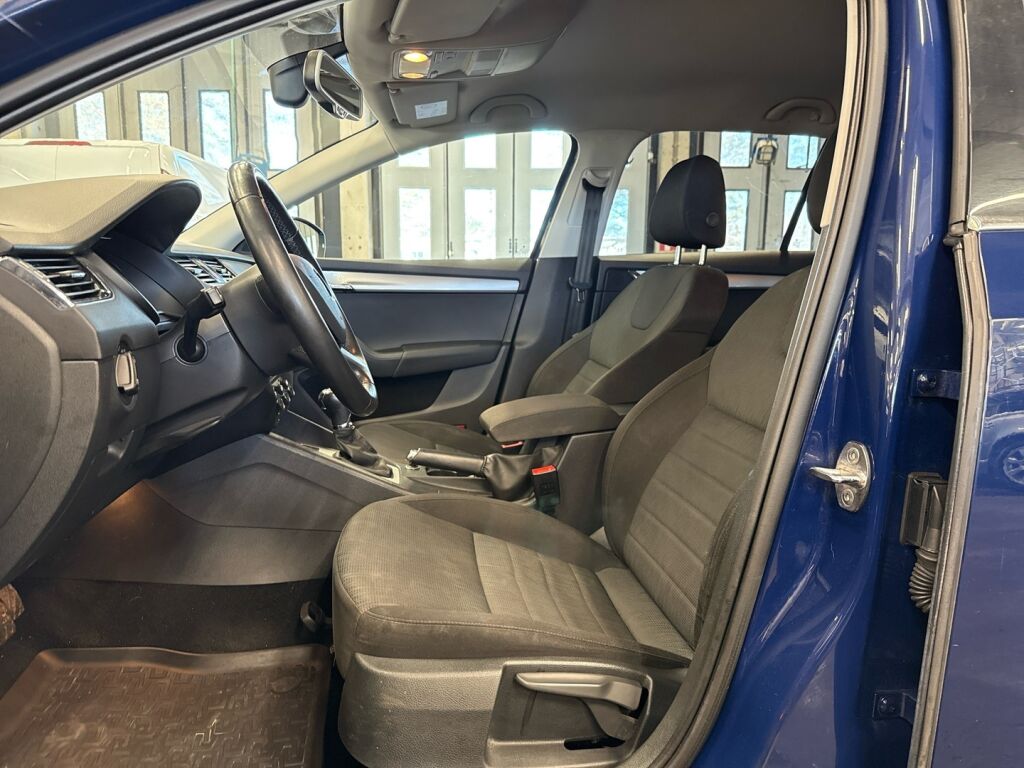 Skoda Octavia 2015 Sininen