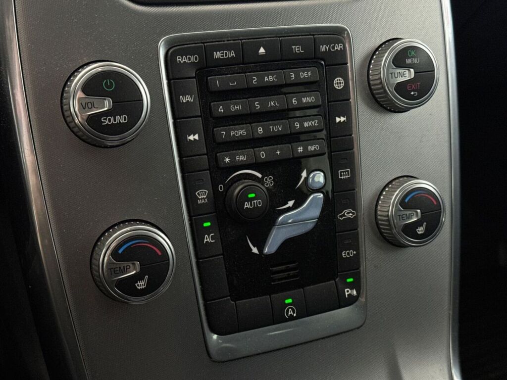 Volvo V70 2015 Valkoinen