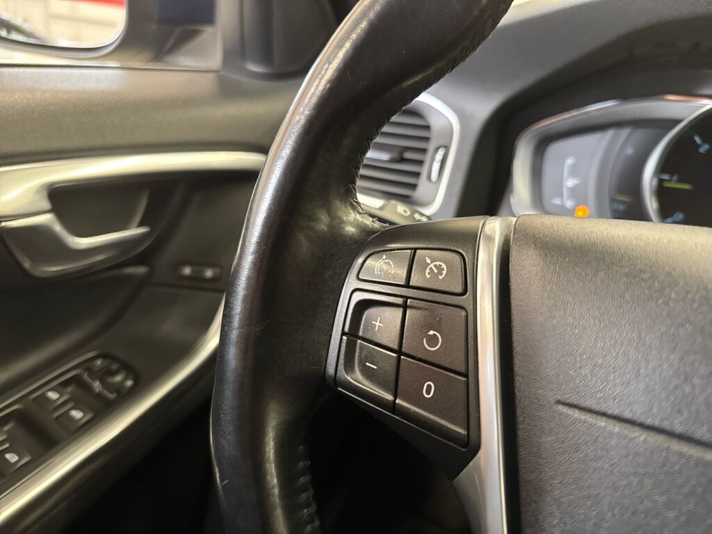 Volvo V60 2015 Sininen