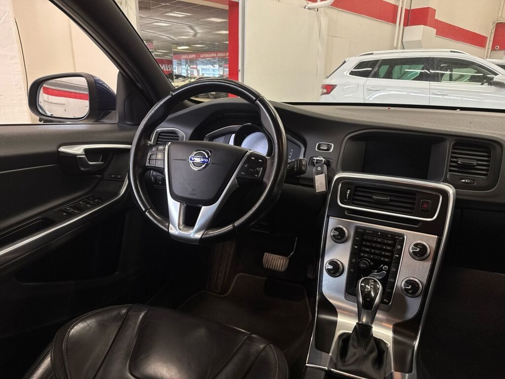 Volvo V60 2015 Sininen