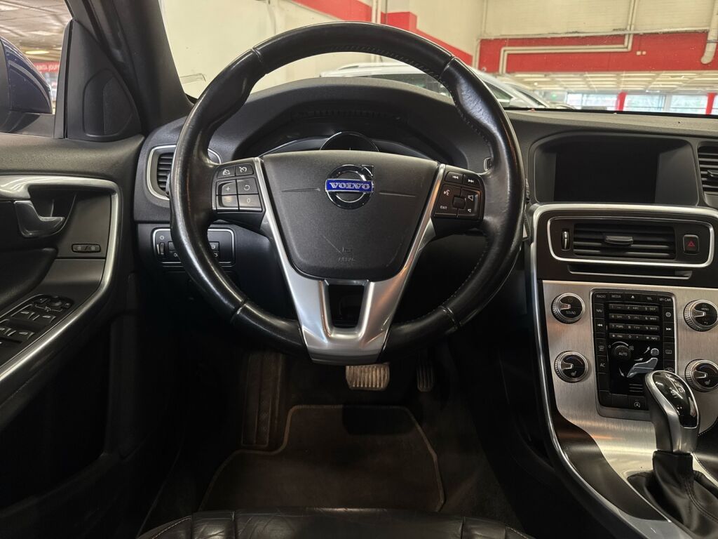 Volvo V60 2015 Sininen