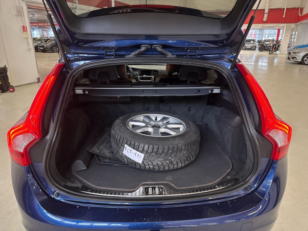 Volvo V60 2015 Sininen