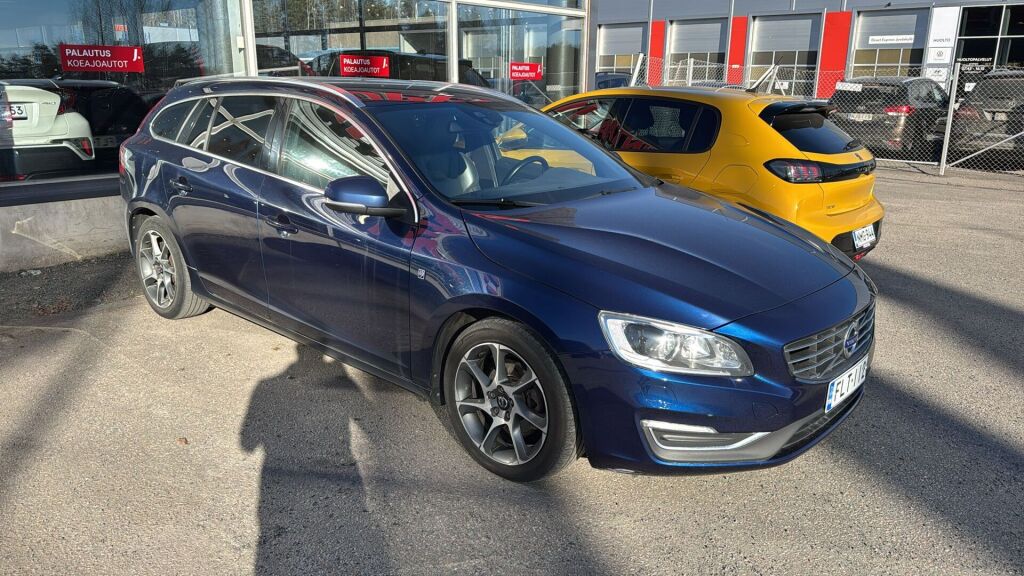 Volvo V60 2015 Sininen