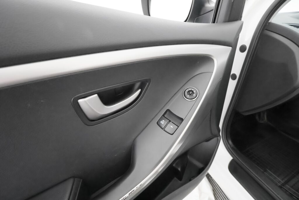 Hyundai i30 5d 2015 Valkoinen