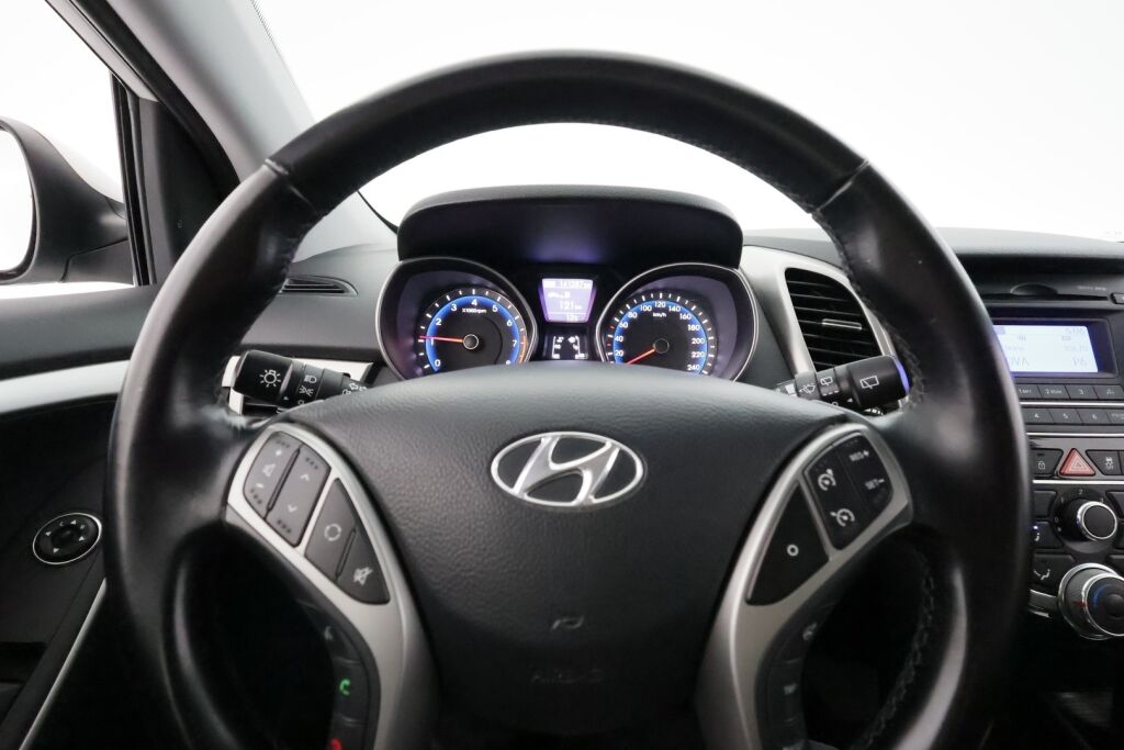 Hyundai i30 5d 2015 Valkoinen