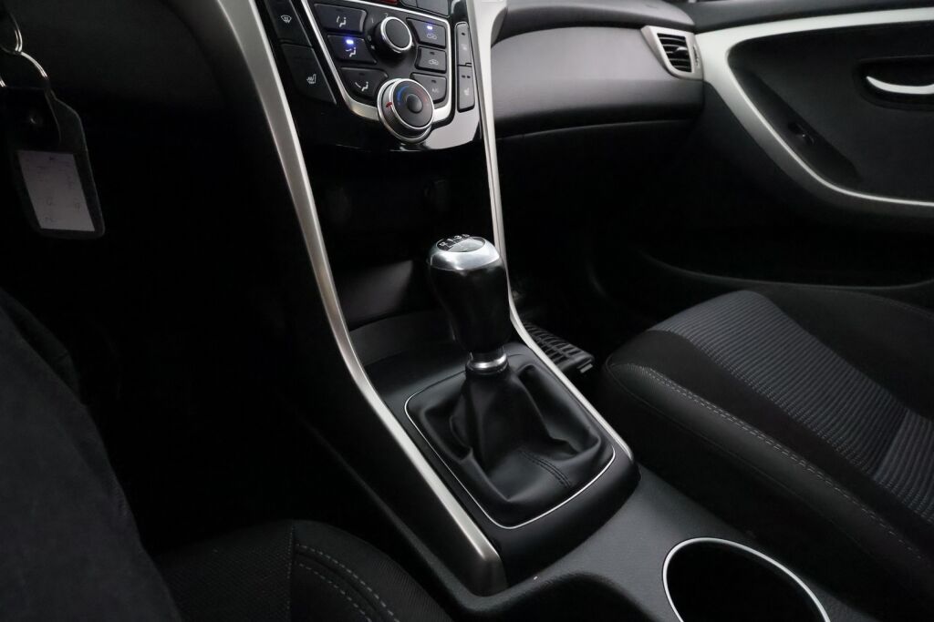 Hyundai i30 5d 2015 Valkoinen