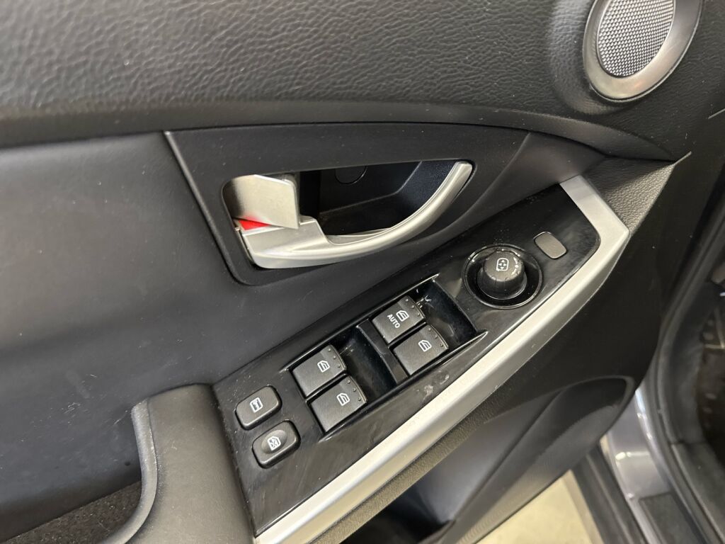 Ssangyong Korando 2015 Harmaa