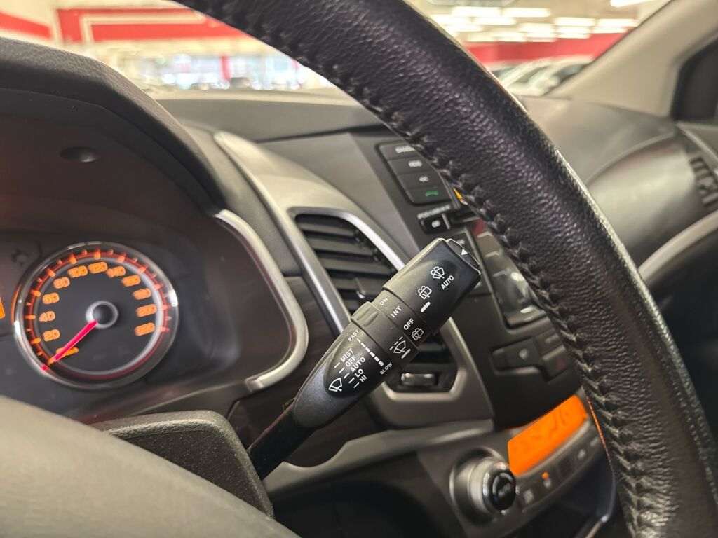 Ssangyong Korando 2015 Harmaa