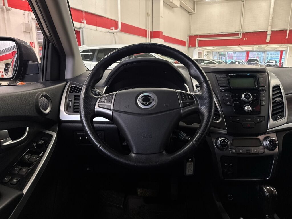 Ssangyong Korando 2015 Harmaa