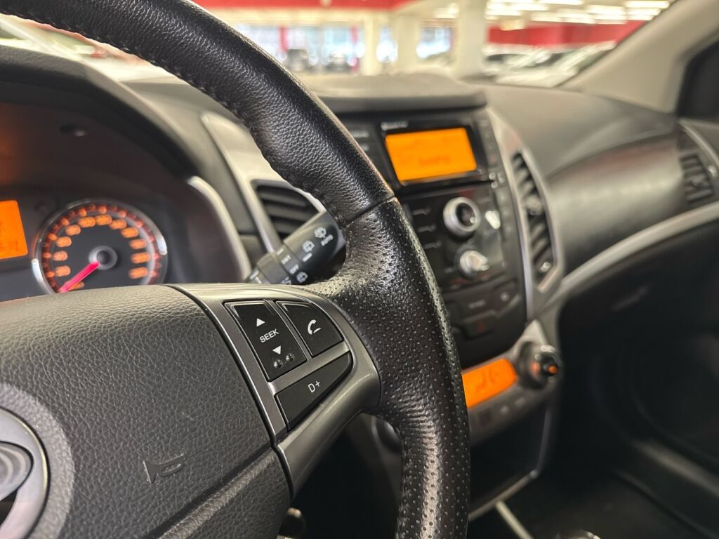 Ssangyong Korando 2015 Harmaa