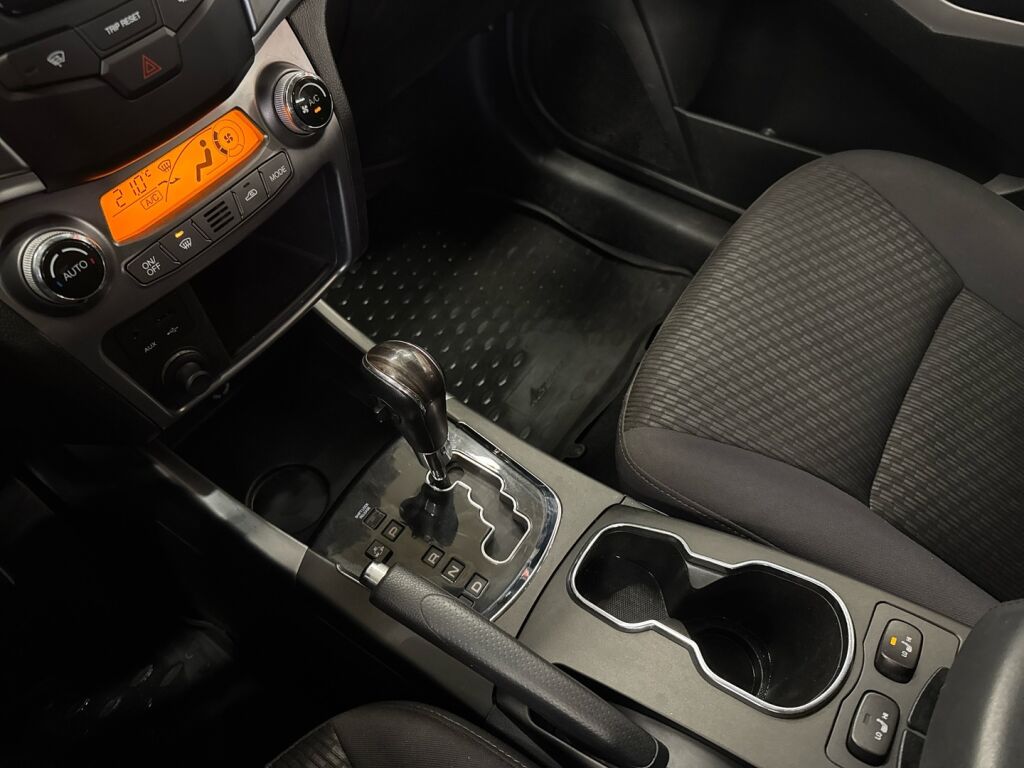 Ssangyong Korando 2015 Harmaa