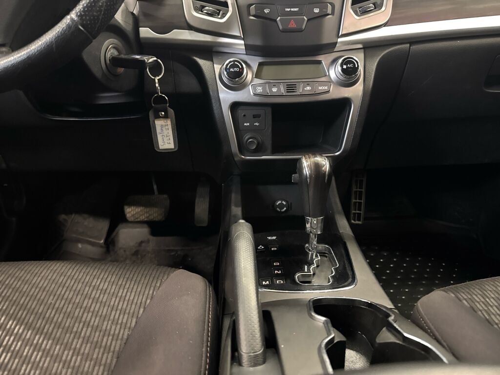 Ssangyong Korando 2015 Harmaa