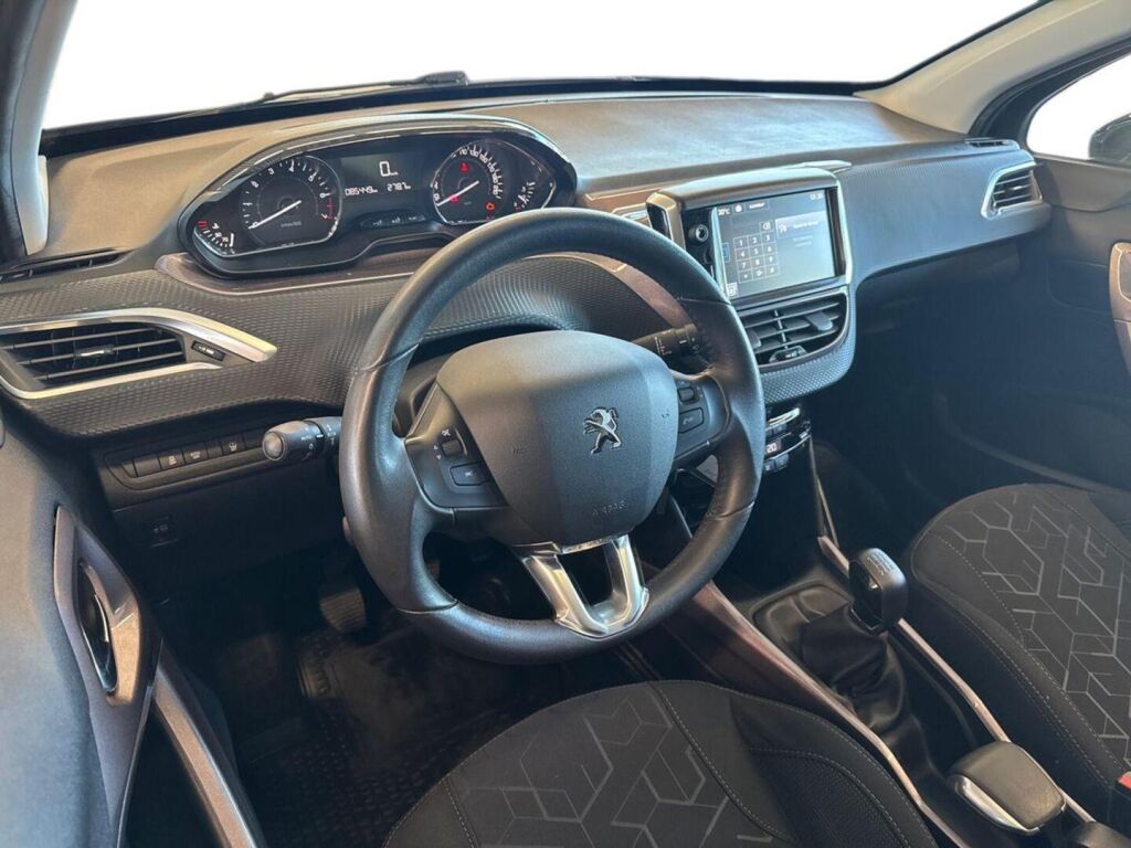 Peugeot 2008 2015 Musta