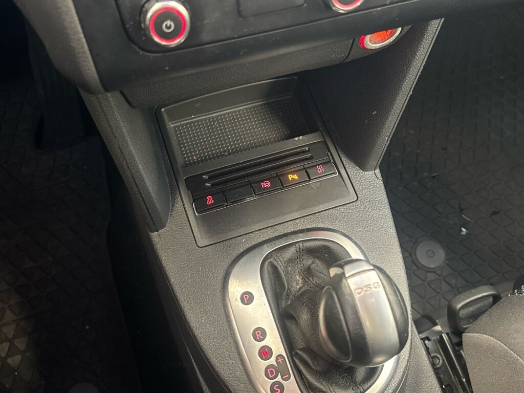 Volkswagen Touran 2015 Punainen