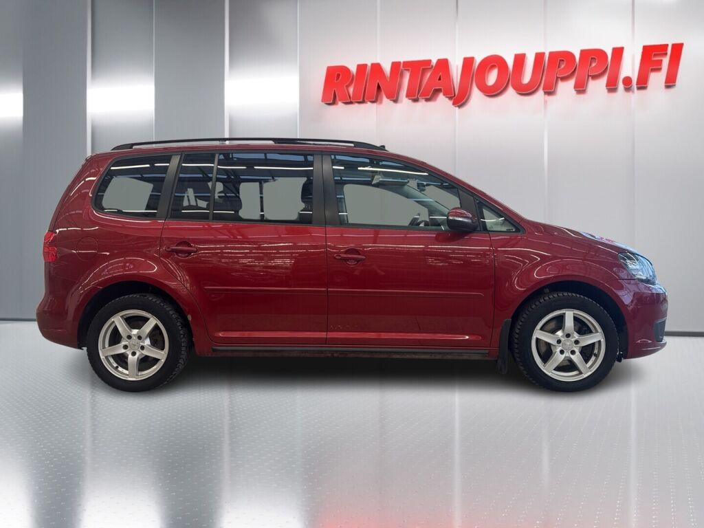 Volkswagen Touran 2015 Punainen