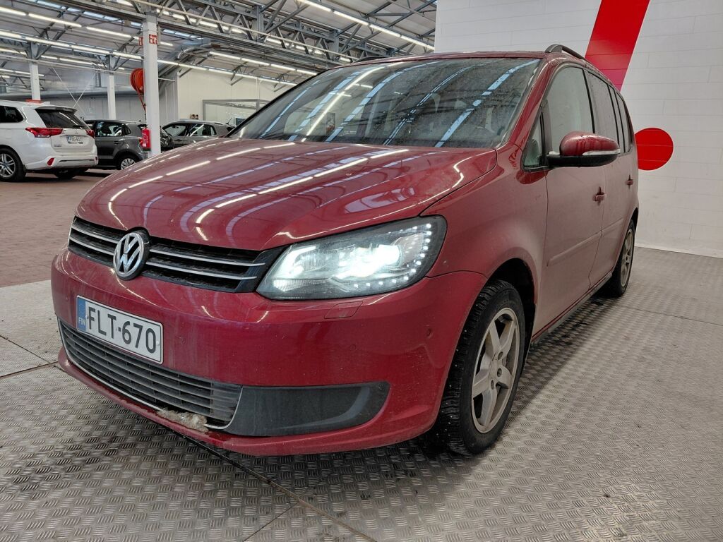 Volkswagen Touran 2015 Punainen