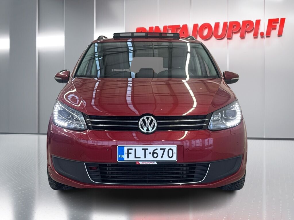 Volkswagen Touran 2015 Punainen