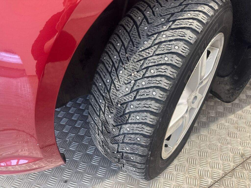 Volkswagen Touran 2015 Punainen