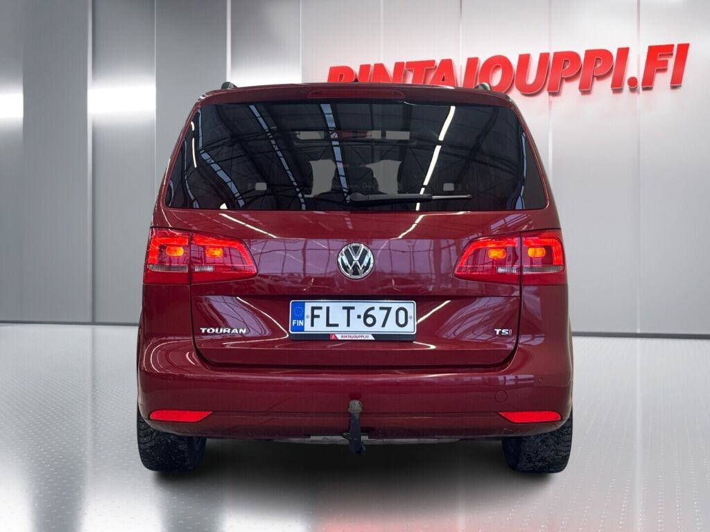 Volkswagen Touran 2015 Punainen