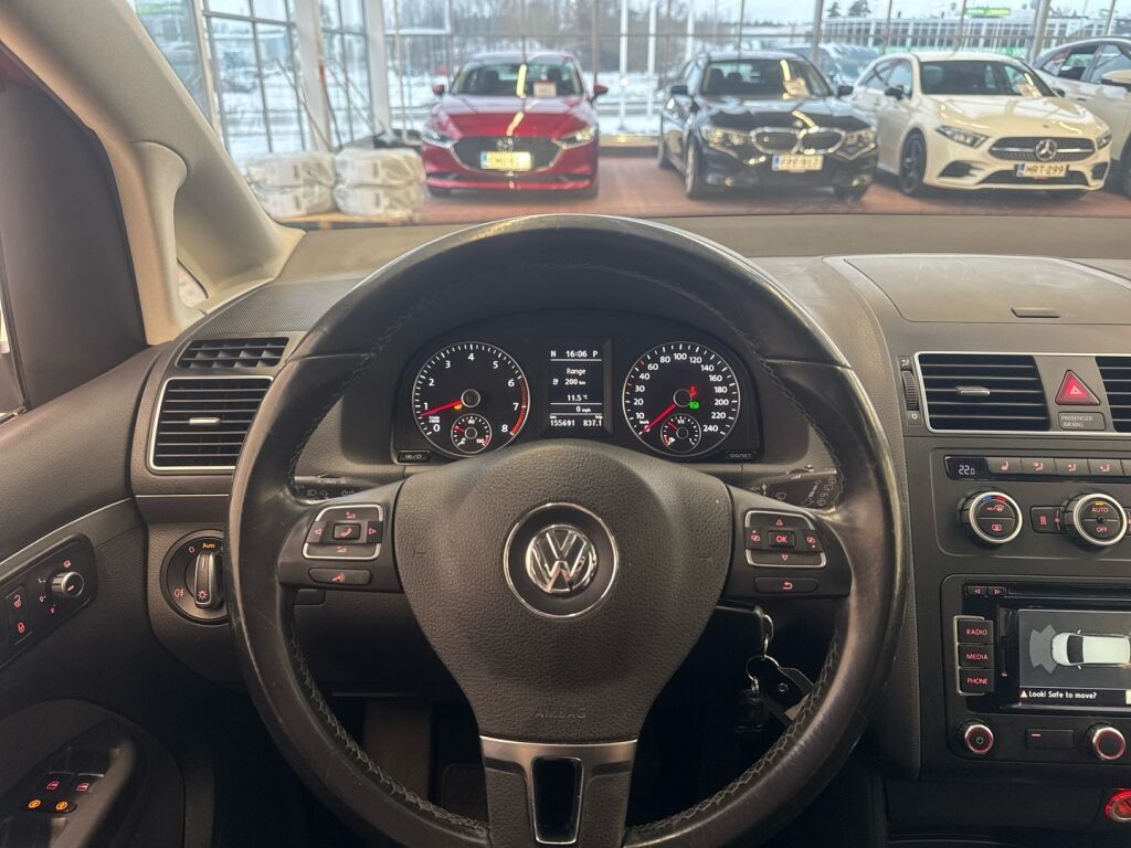 Volkswagen Touran 2015 Punainen