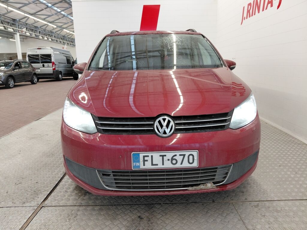 Volkswagen Touran 2015 Punainen