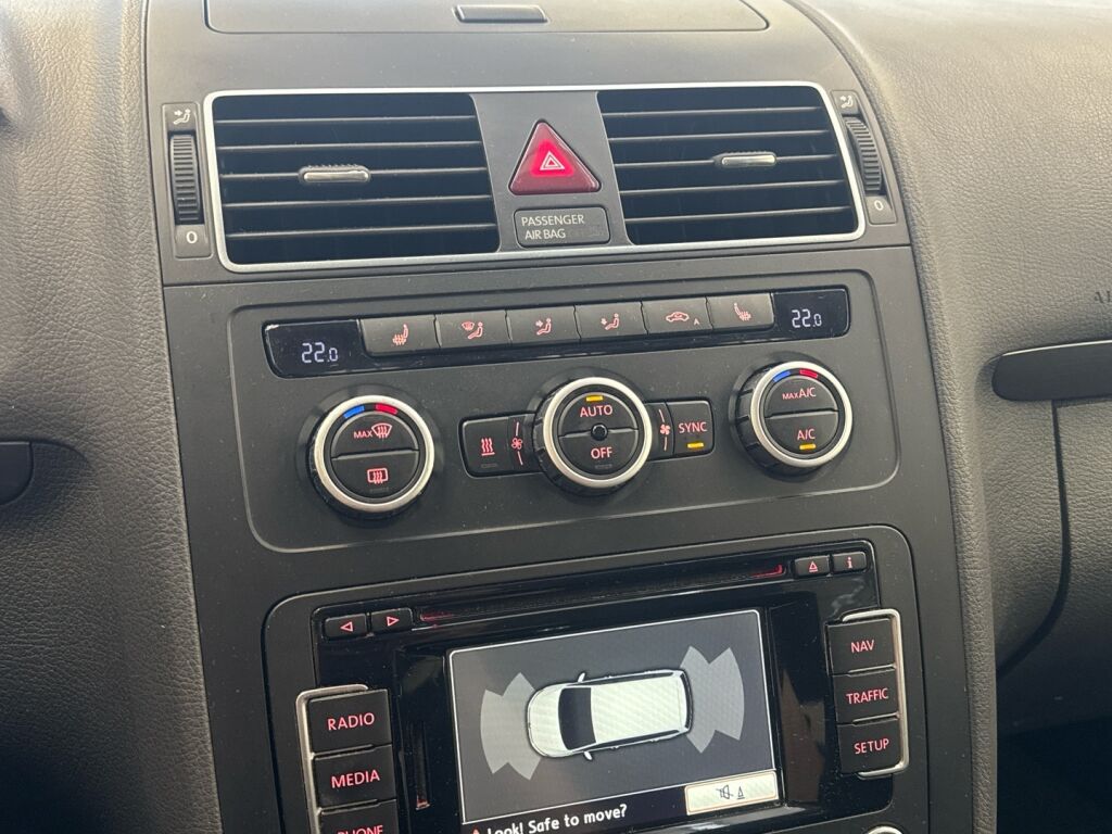 Volkswagen Touran 2015 Punainen