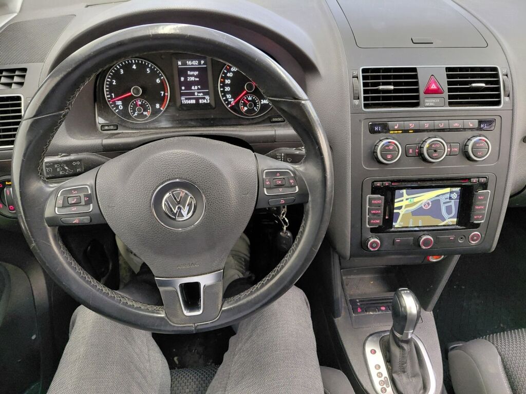 Volkswagen Touran 2015 Punainen