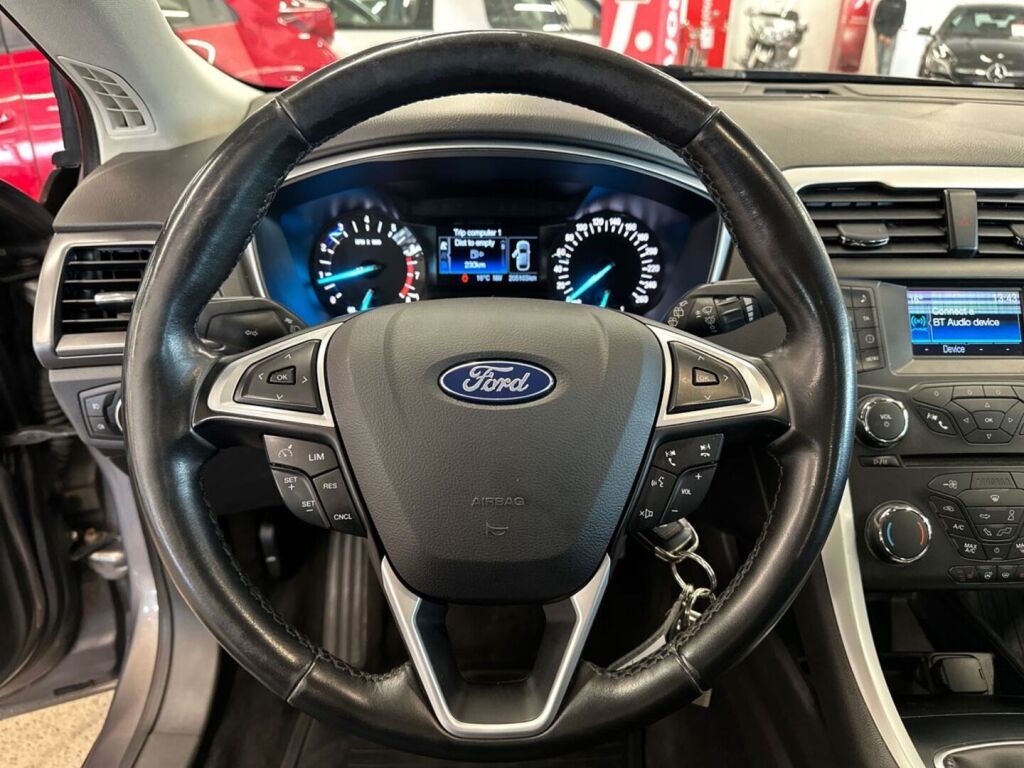 Ford Mondeo 2015 Ruskea (beige)