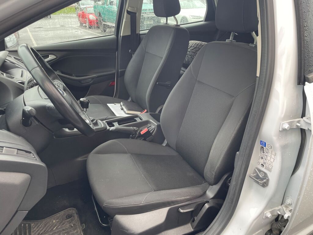 Ford Focus 2015 Valkoinen
