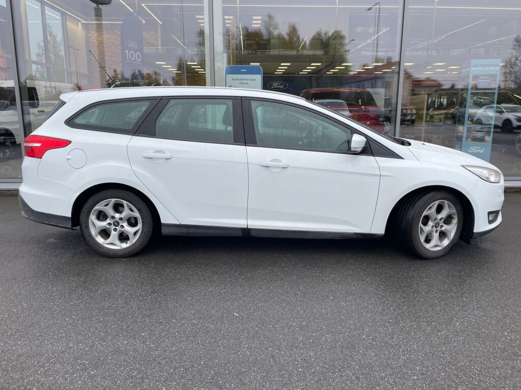 Ford Focus 2015 Valkoinen