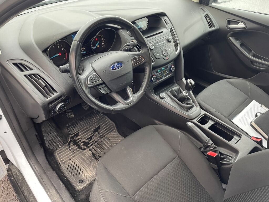 Ford Focus 2015 Valkoinen