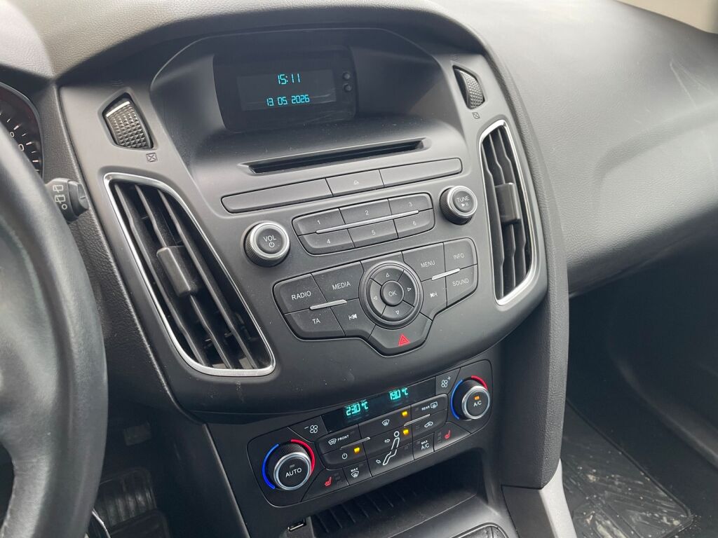 Ford Focus 2015 Valkoinen