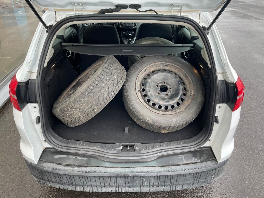 Ford Focus 2015 Valkoinen