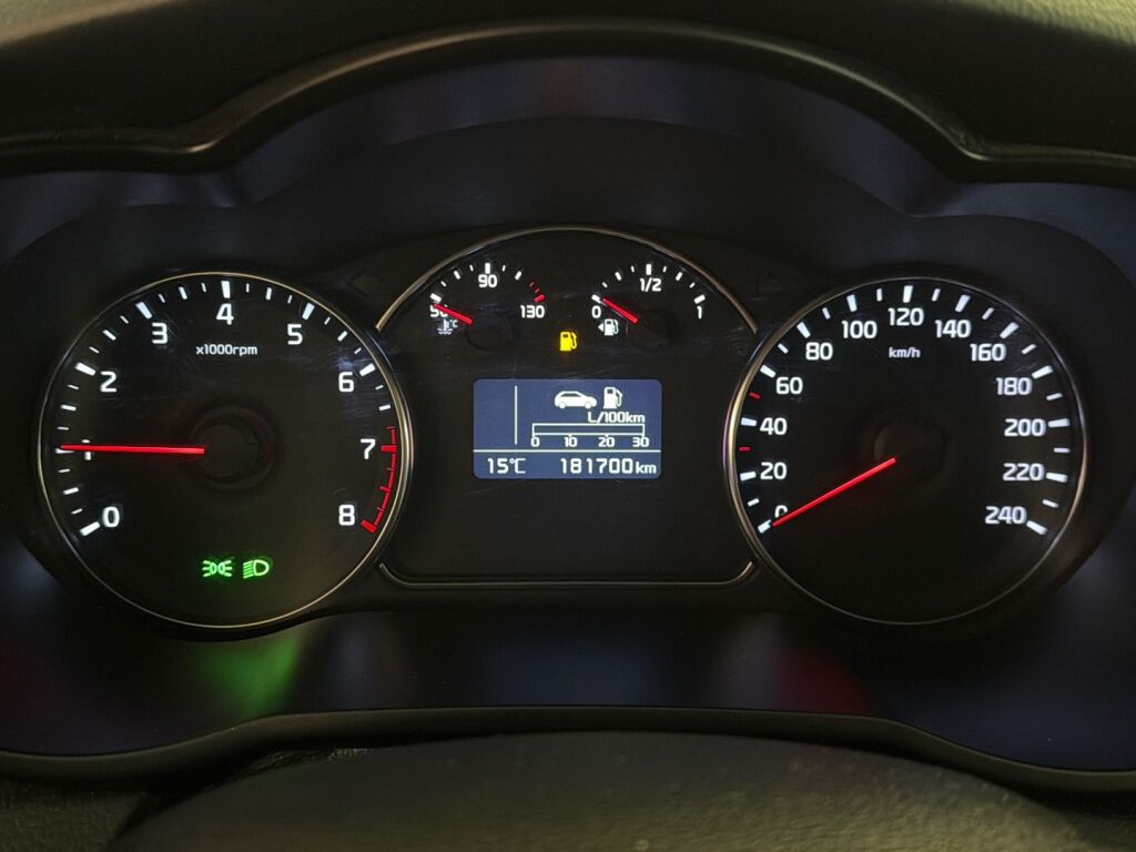 Kia Carens 2016 Valkoinen