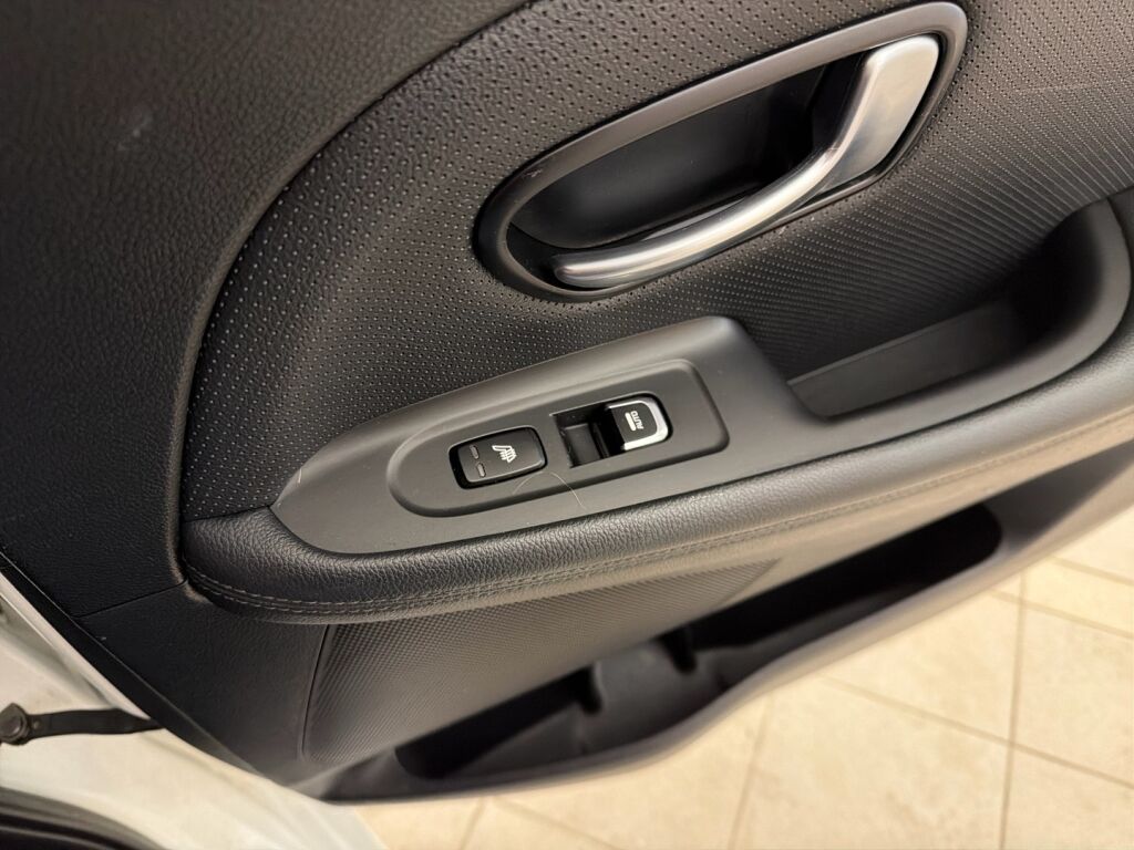 Kia Carens 2016 Valkoinen