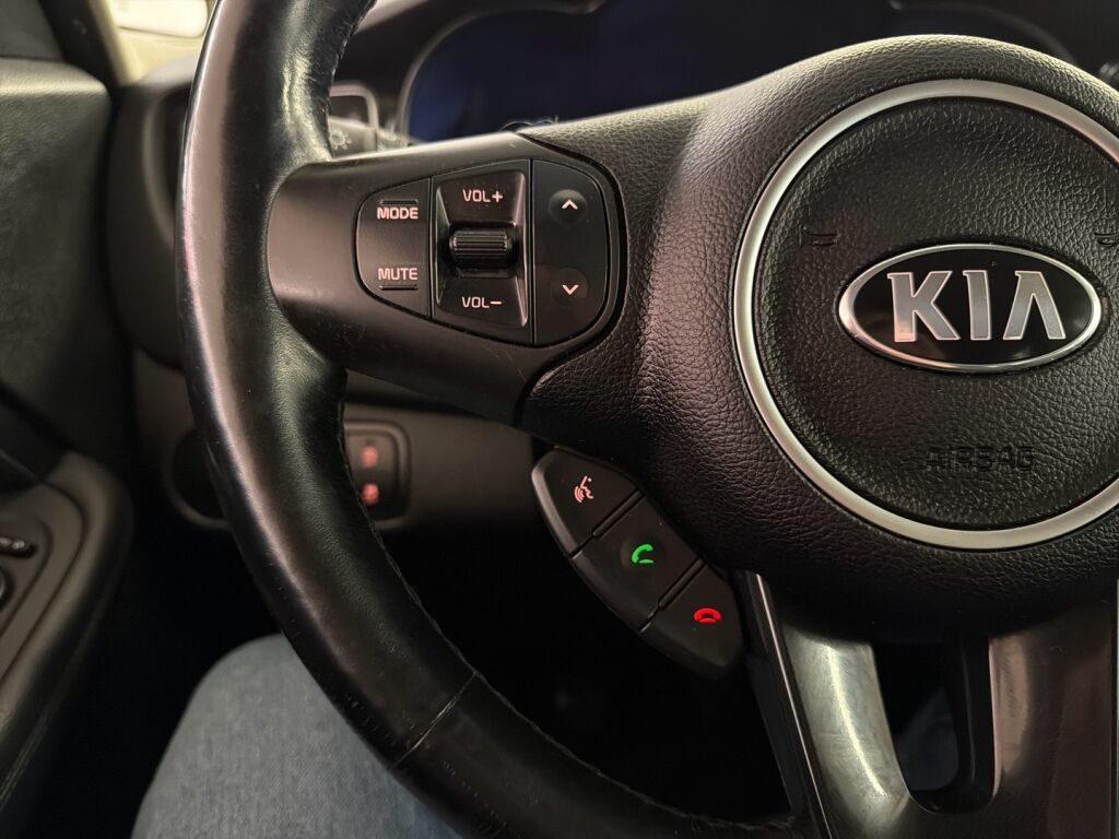 Kia Carens 2016 Valkoinen