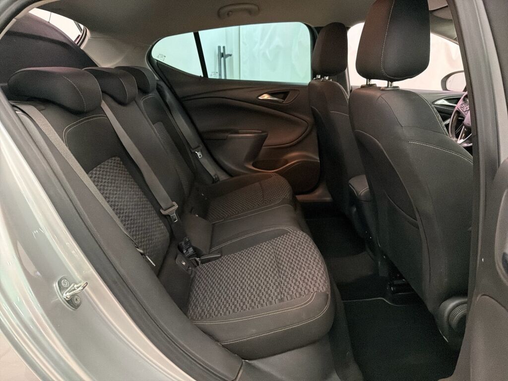 Opel Astra 2016 Hopea